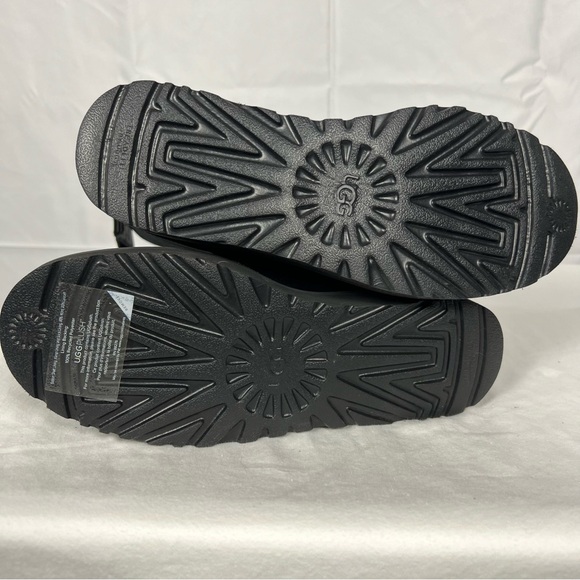 NWT/NWOB UGG black classic short Logo zip-up boots. - Picture 5 of 9